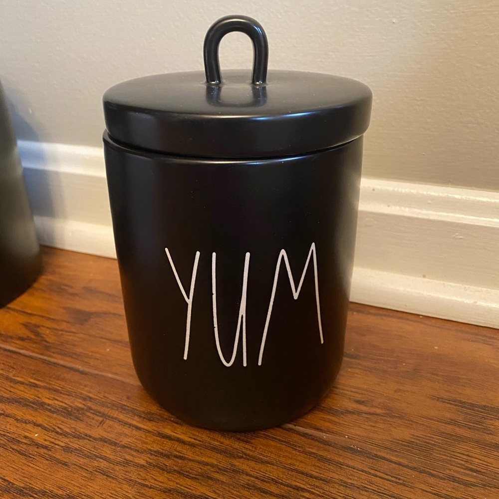Rae Dunn canister